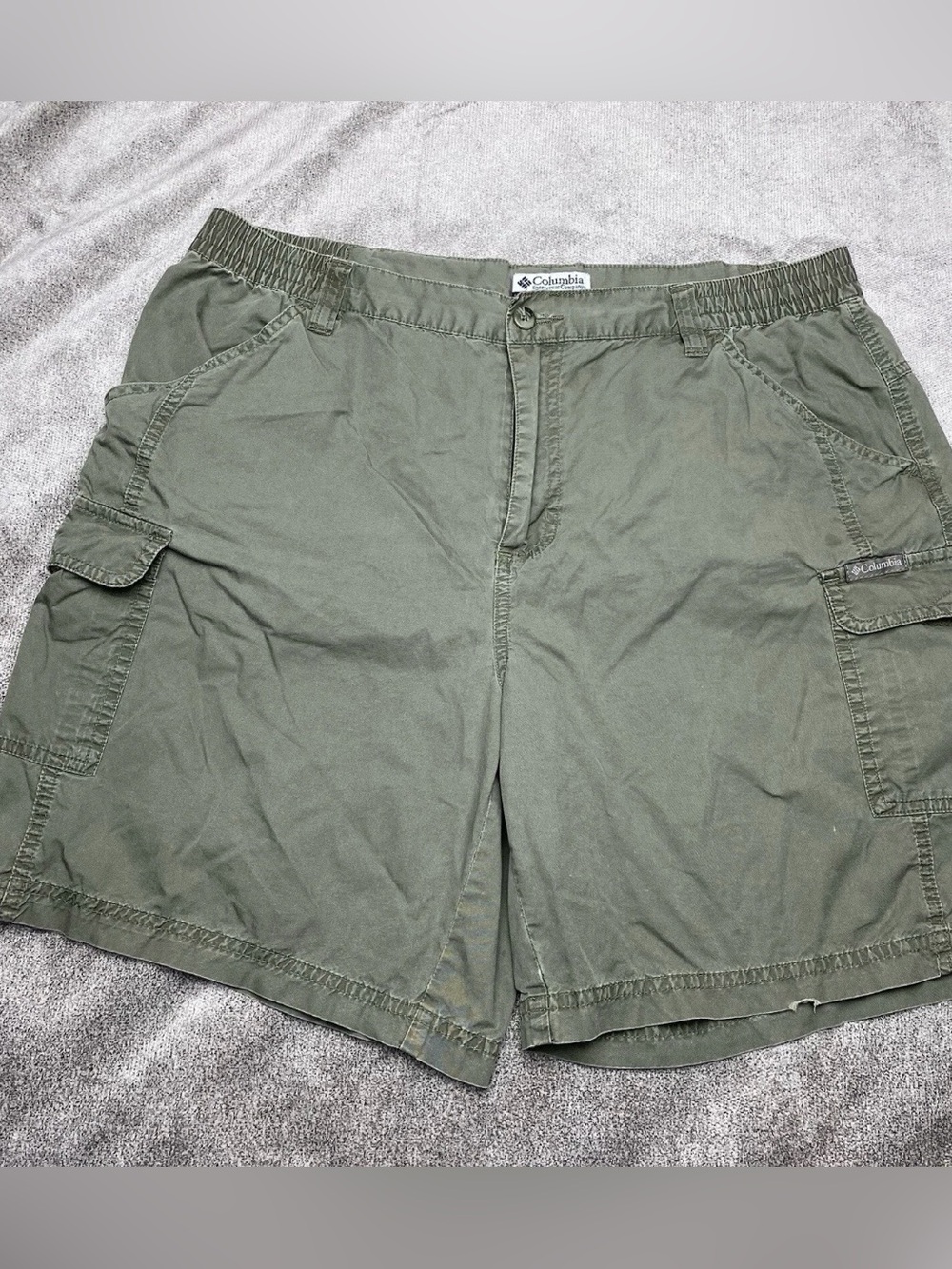 Vintage Columbia Women’s Cargo Shorts Olive Green Small 100% Cotton Hiking